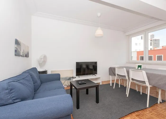 Houze Spacious Near Marques De Pombal Lägenhet *